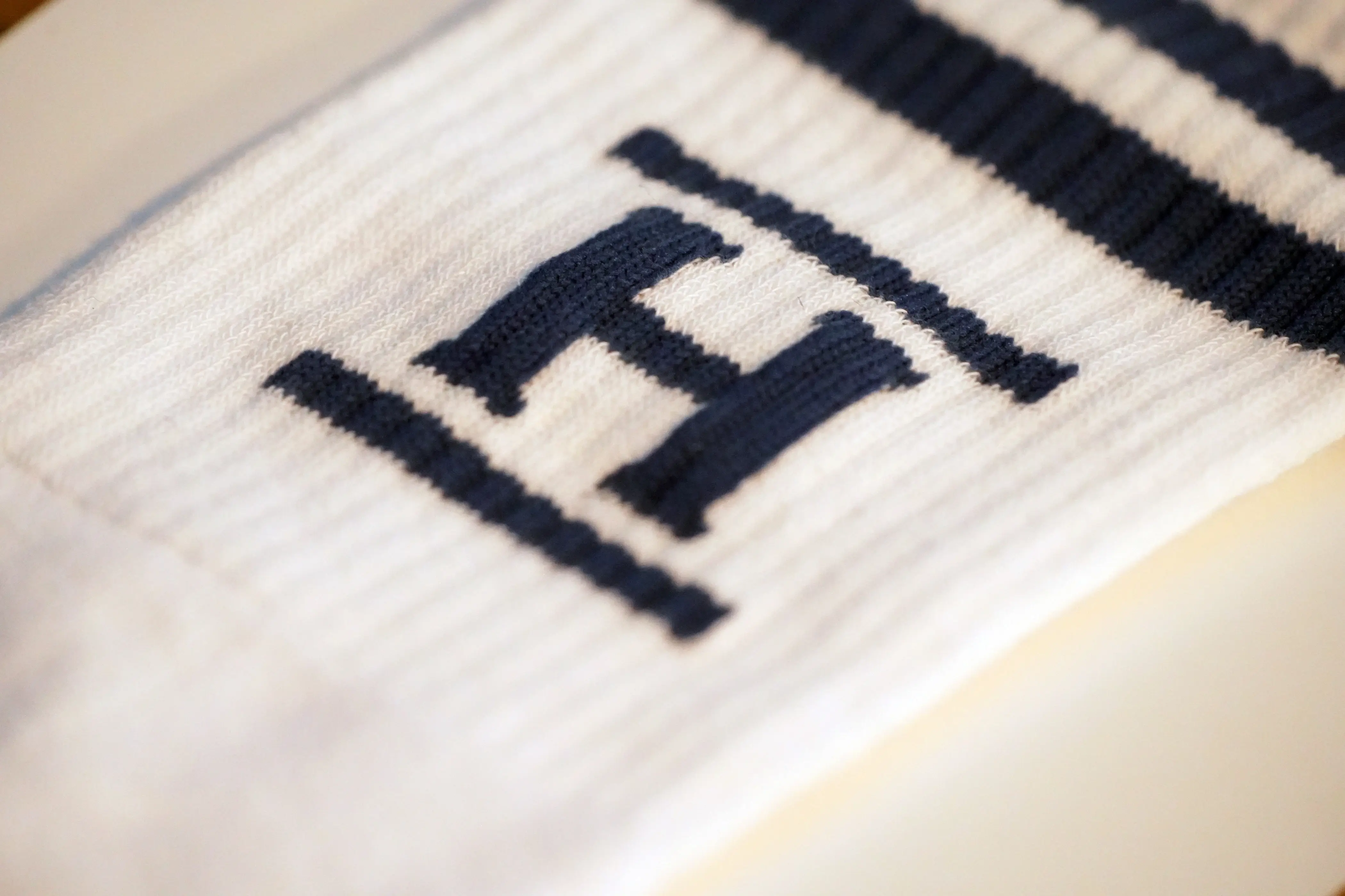 Navy sportsokken met logo op maat — referentieproject klant